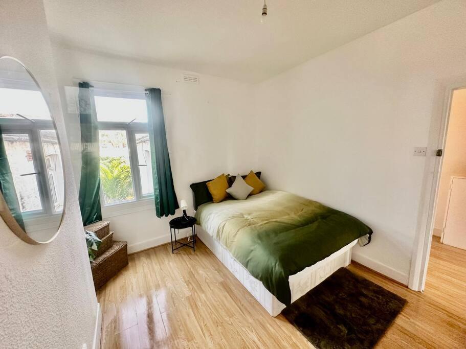 Cosy Two Bedroom Apartment,se13 * London
