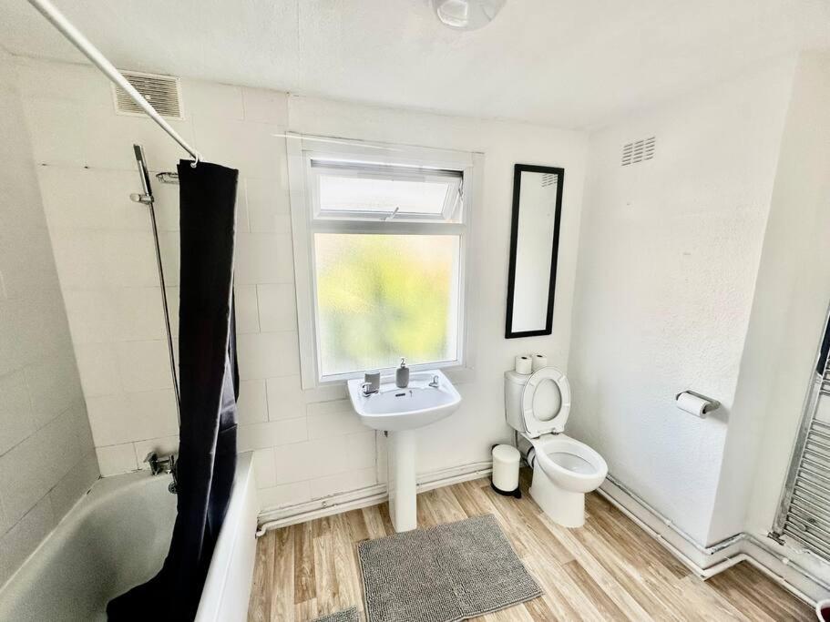 Cosy Two Bedroom Apartment,se13 London